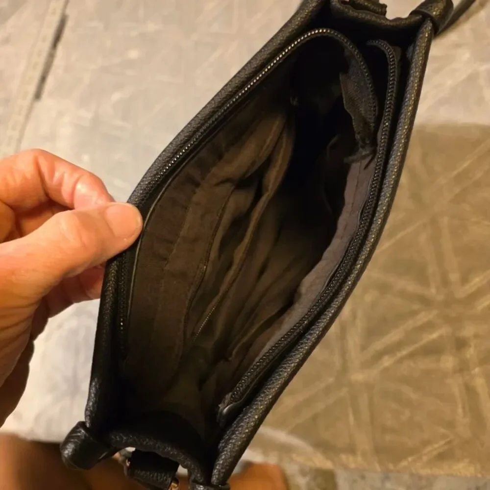 N/A black purse